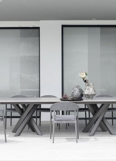 Maxi long fixed table