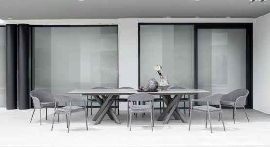Maxi long fixed table